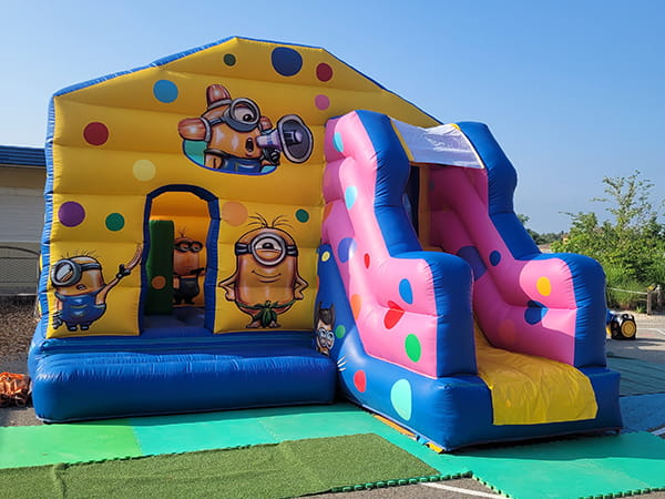 Château Gonflable Minion Festif